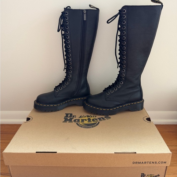Dr Marten 1B60 Bex Black Boots - Picture 6 of 10